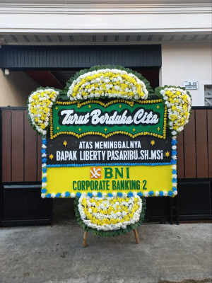 Papan Bunga Duka di Huamual Belakang