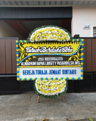 Papan Bunga Duka di Huamual Belakang