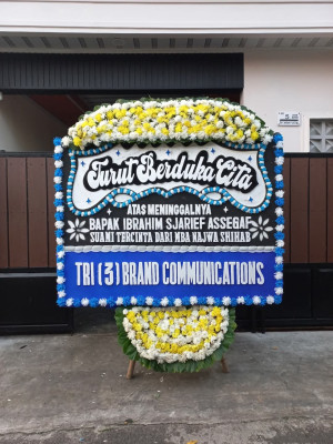 Papan Bunga Duka di Huamual Belakang